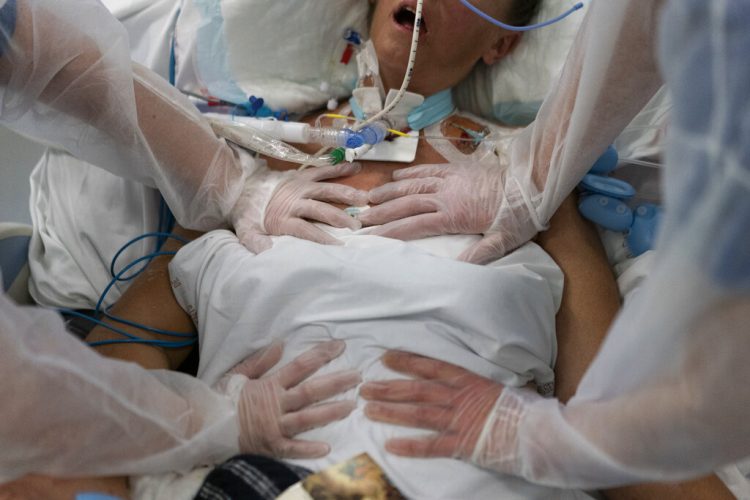 Mon. 8:28 a.m.: Death toll surpasses 6 million for pandemic now in 3rd year
